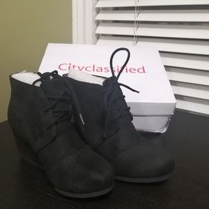 Cityclassified wedged booties